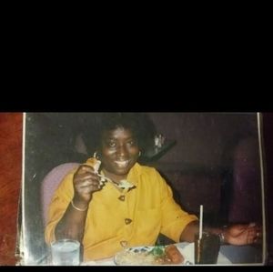 Meet your Posher, Laurietta